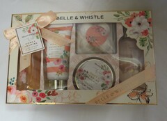 Belle & Whistle, Honey Jasmine and White Musk Bath Set